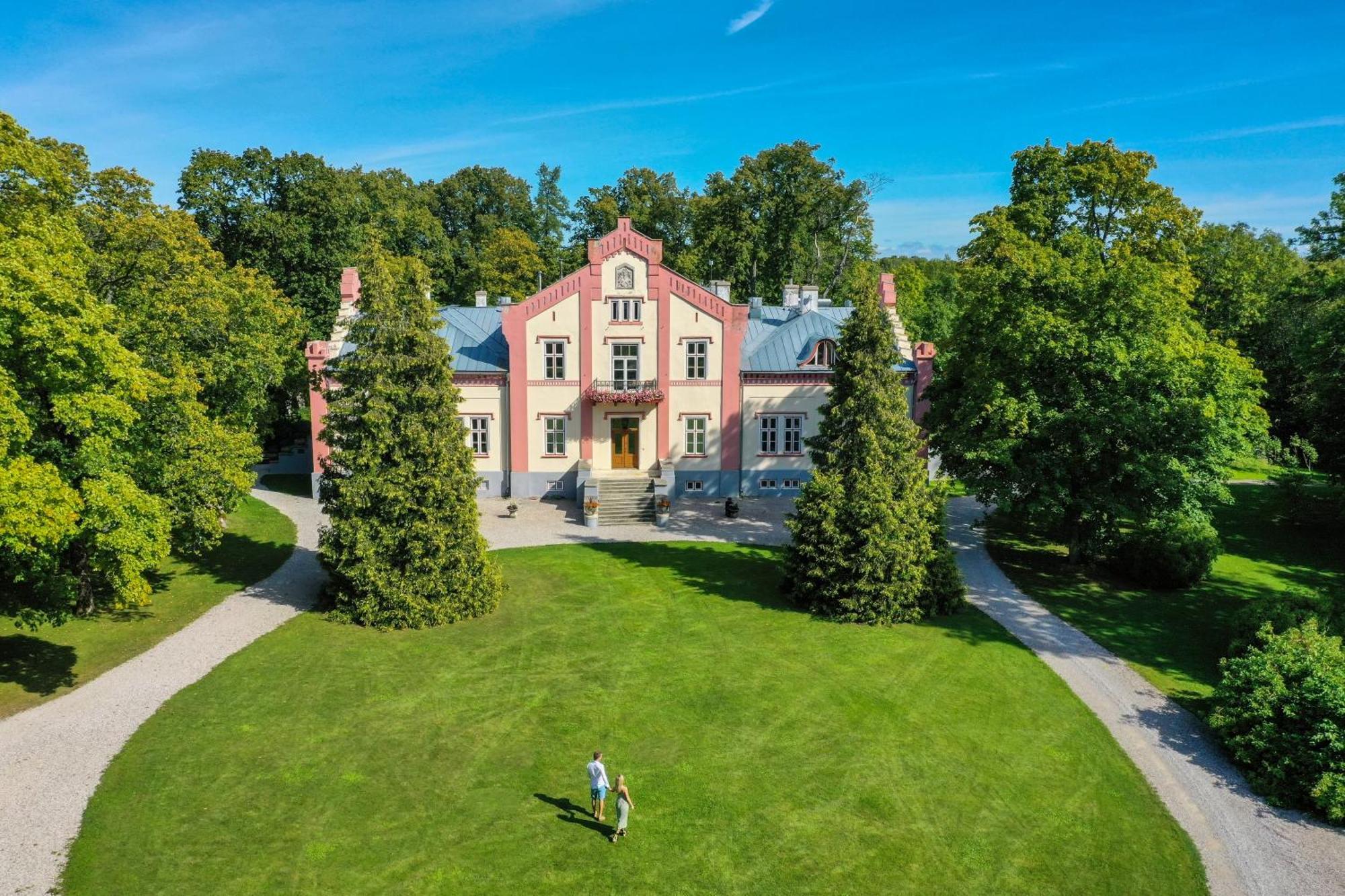 Paedaste Manor Buitenkant foto
