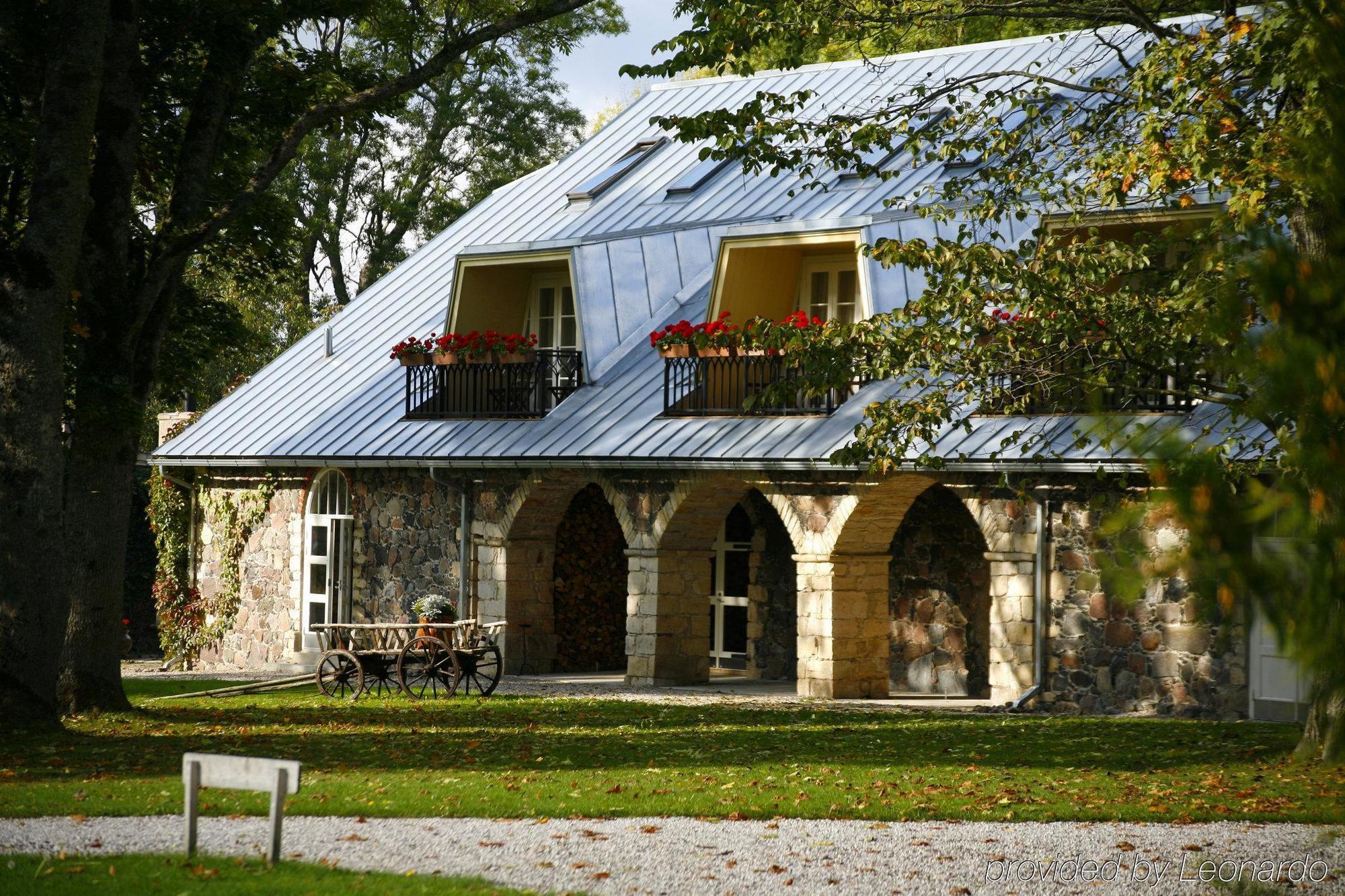 Paedaste Manor Buitenkant foto