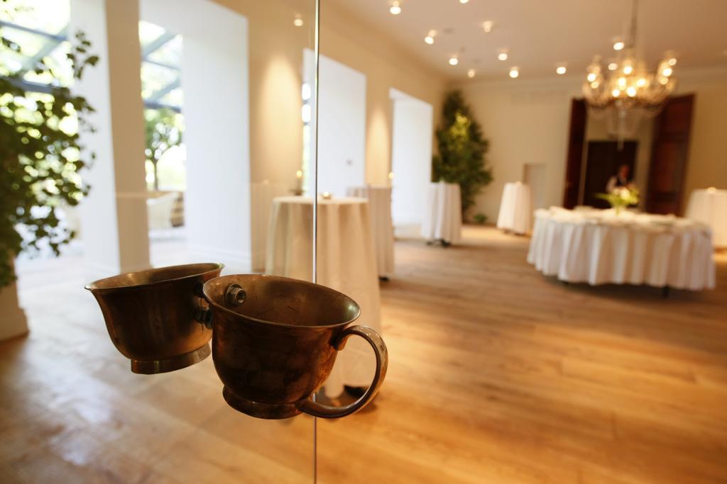Paedaste Manor Buitenkant foto