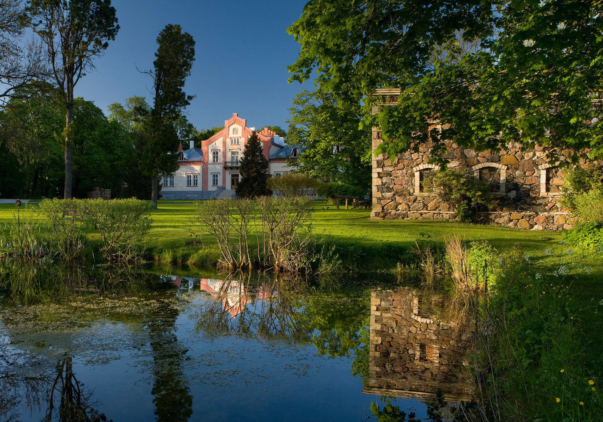 Paedaste Manor Buitenkant foto