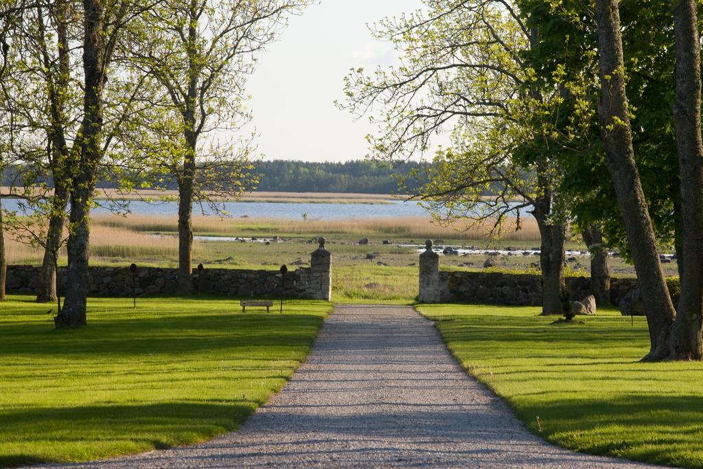 Paedaste Manor Buitenkant foto
