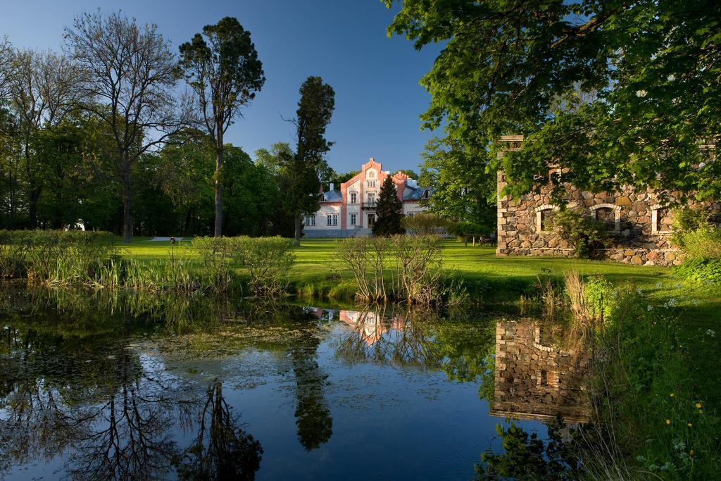Paedaste Manor Buitenkant foto