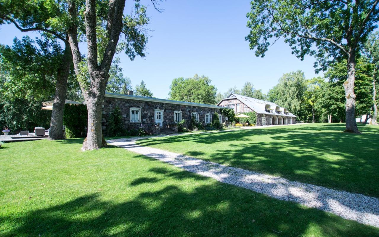 Paedaste Manor Buitenkant foto