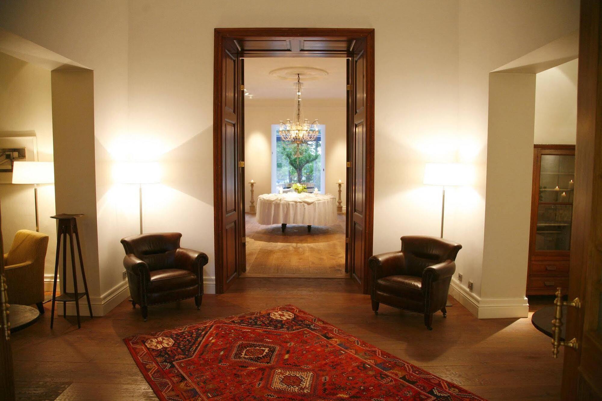 Paedaste Manor Buitenkant foto